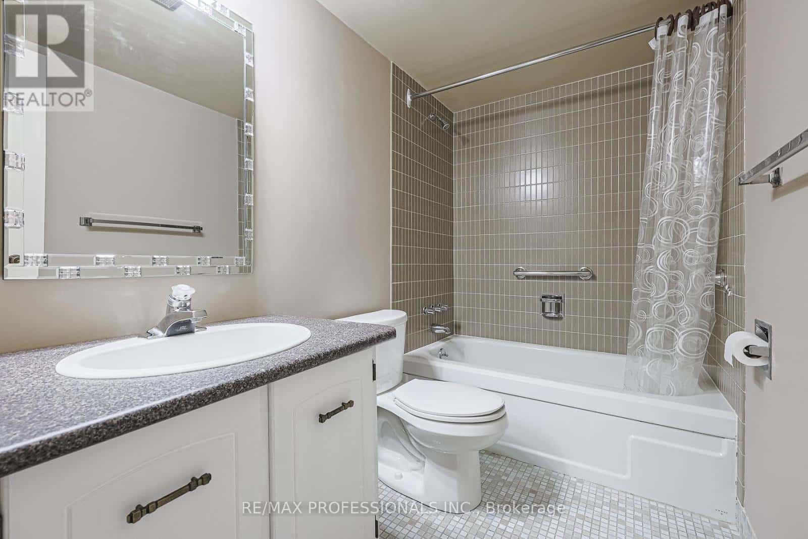 Toronto (Don Valley Village) — Toronto (Don Valley Village) - Photo 2 of 50