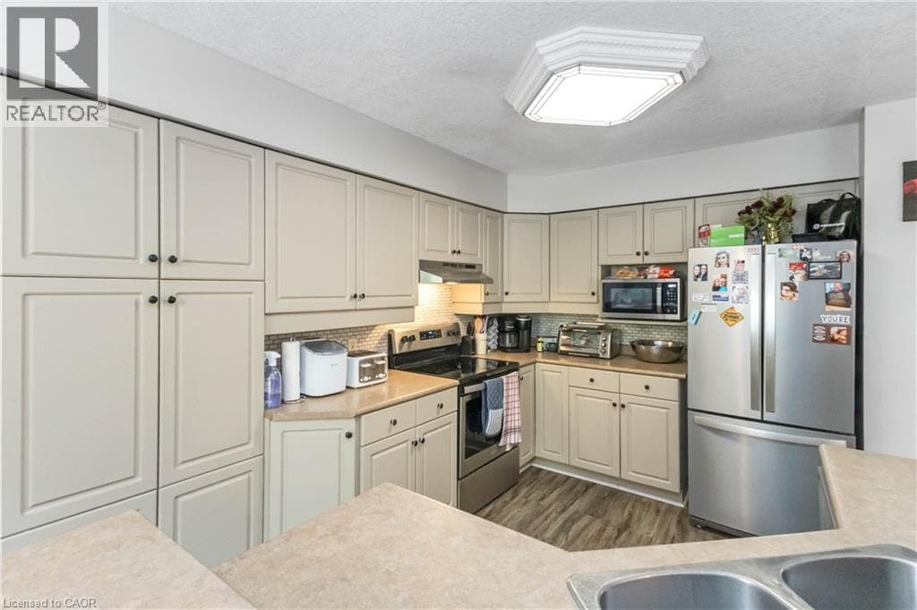 St. Thomas — St. Thomas - Main photo