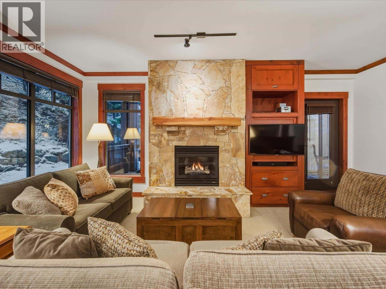 221 2202 GONDOLA WAY — Whistler - Photo 4 of 35