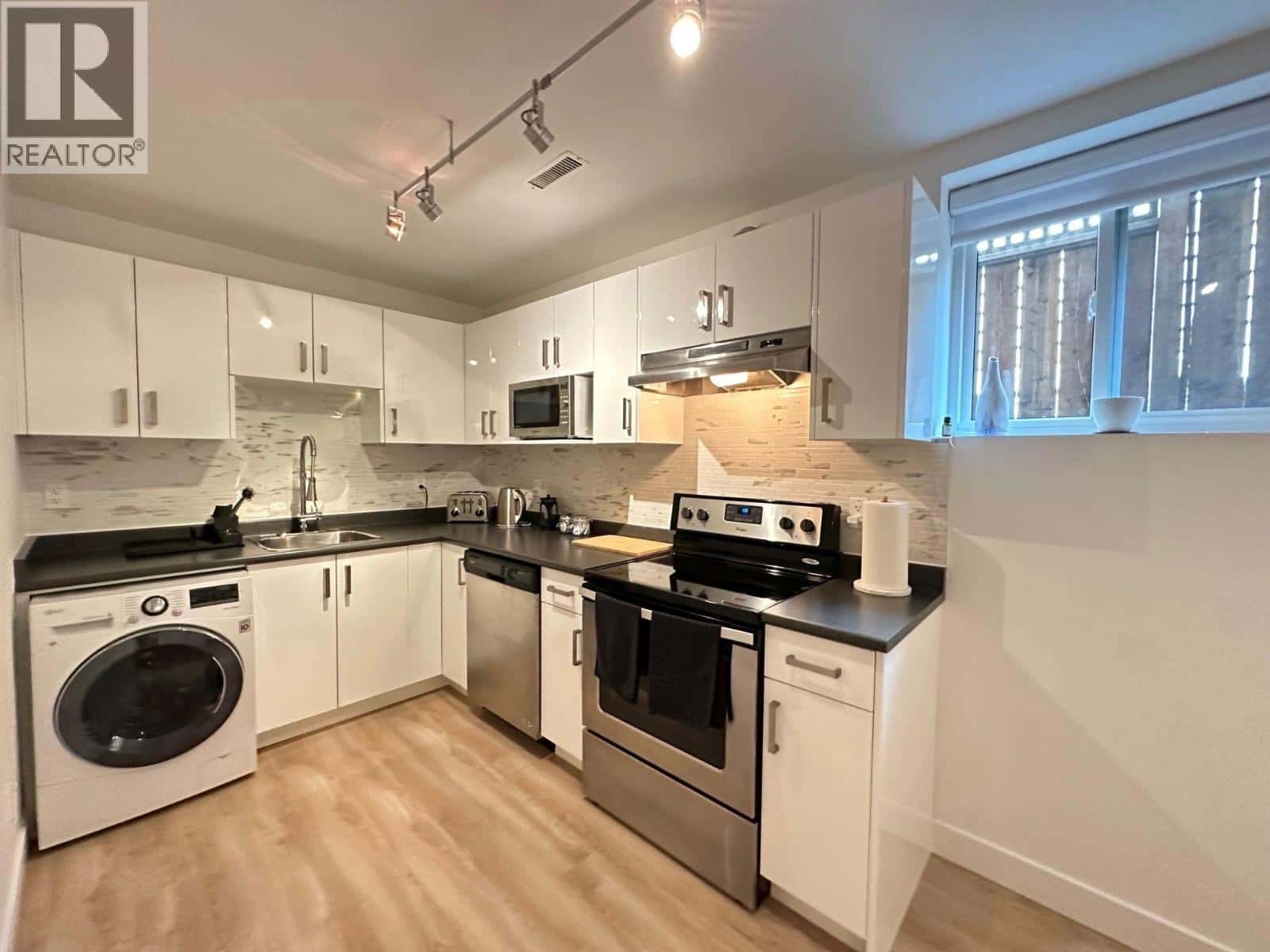 Vancouver — Vancouver - Photo 5 of 17