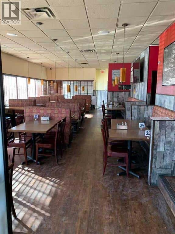 620, 20 crowfoot Crescent NW — Calgary - Photo 5 of 5