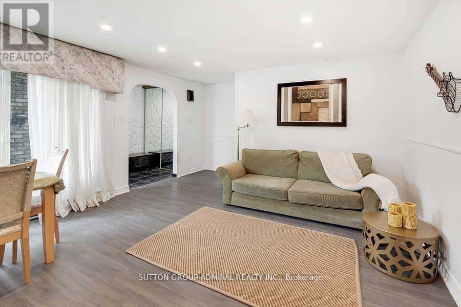 Toronto (Westminster-Branson) — Toronto (Westminster-Branson) - Photo 2 of 17