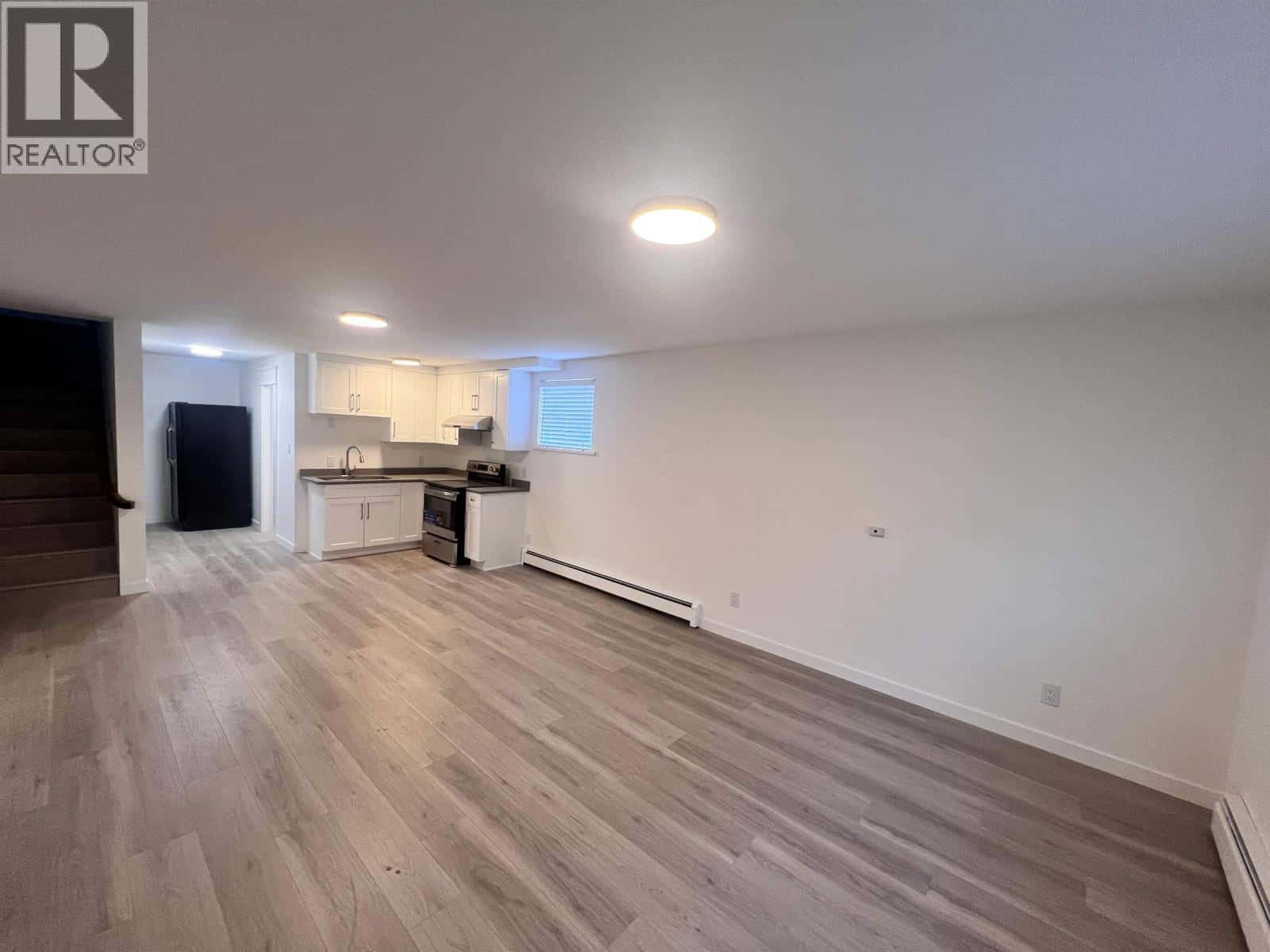 North Vancouver — North Vancouver - Photo 2 of 9