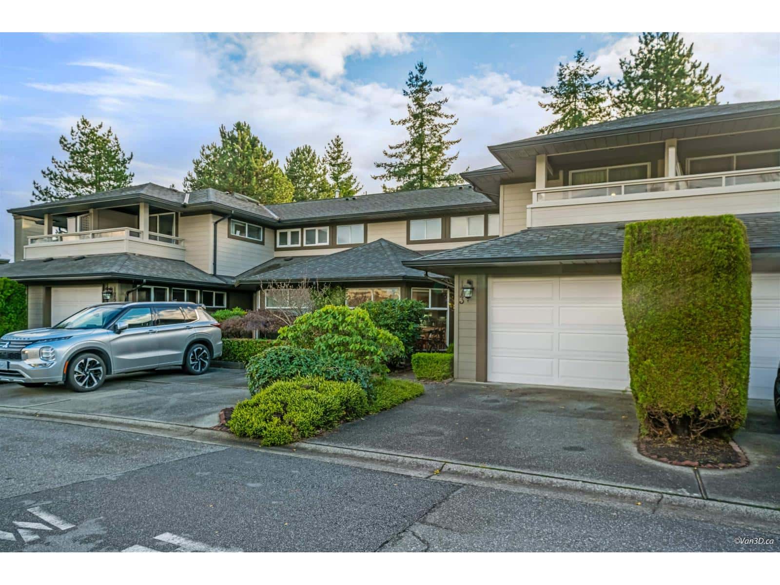 Surrey — Surrey - Photo 4 of 40