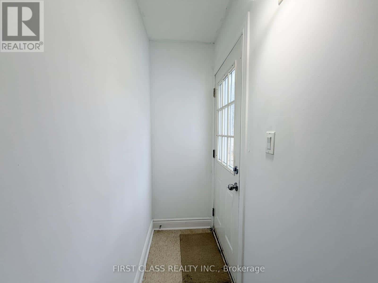 2081 METRO ROAD N — Georgina (Sutton & Jackson's Point), Ontario - Photo 2 of 13