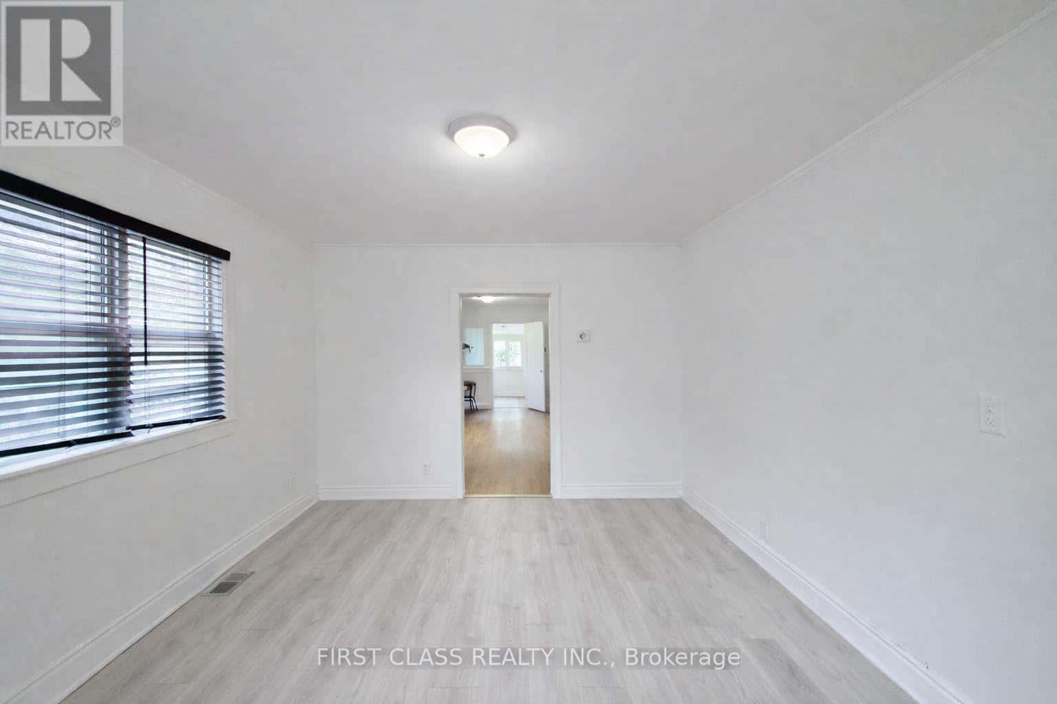 2081 METRO ROAD N — Georgina (Sutton & Jackson's Point), Ontario - Photo 5 of 13