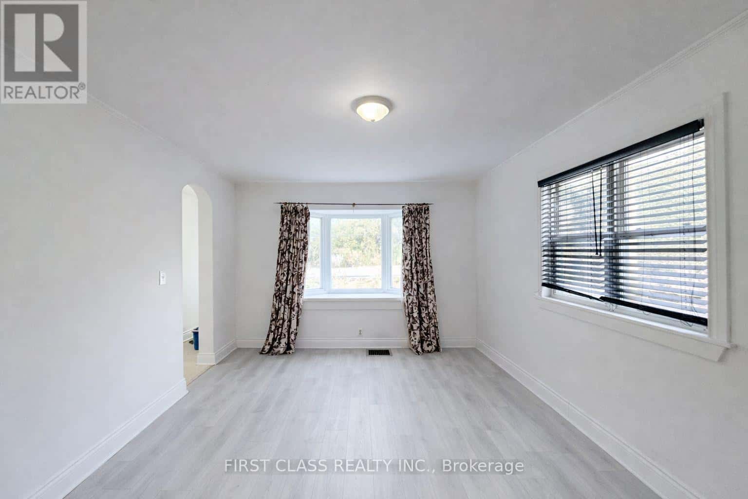 2081 METRO ROAD N — Georgina (Sutton & Jackson's Point), Ontario - Photo 4 of 13