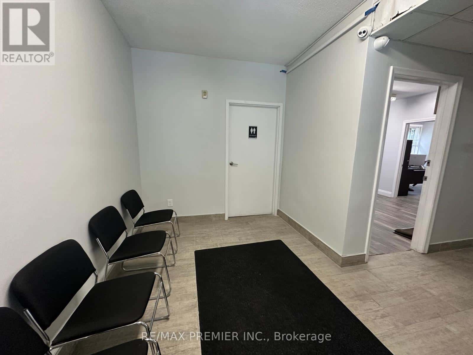 70 KING STREET E — Hamilton (Stoney Creek) - Photo 3 of 25