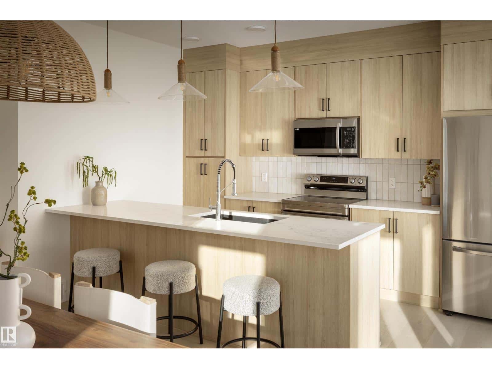 Edmonton — Edmonton - Photo 3 of 18