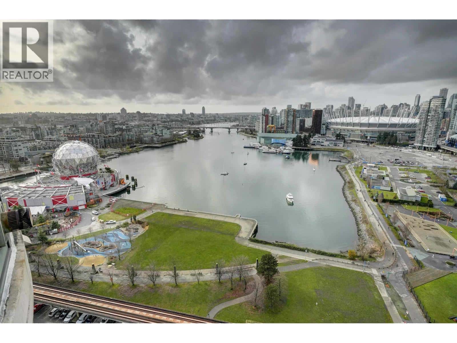 Vancouver — Vancouver - Photo 2 of 24