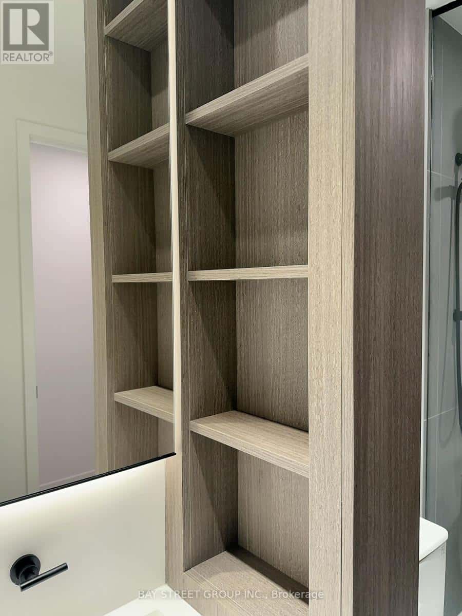 Toronto (Church-Yonge Corridor) — Toronto (Church-Yonge Corridor) - Photo 2 of 42