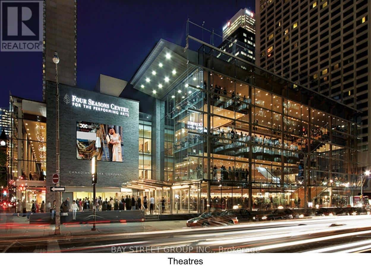 Toronto (Church-Yonge Corridor) — Toronto (Church-Yonge Corridor) - Photo 5 of 42