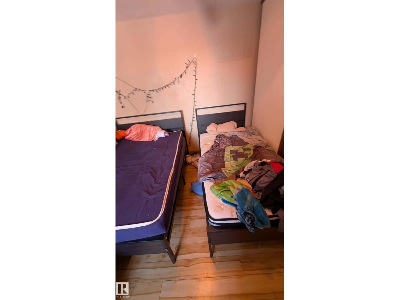 Edmonton — Edmonton - Photo 4 of 25