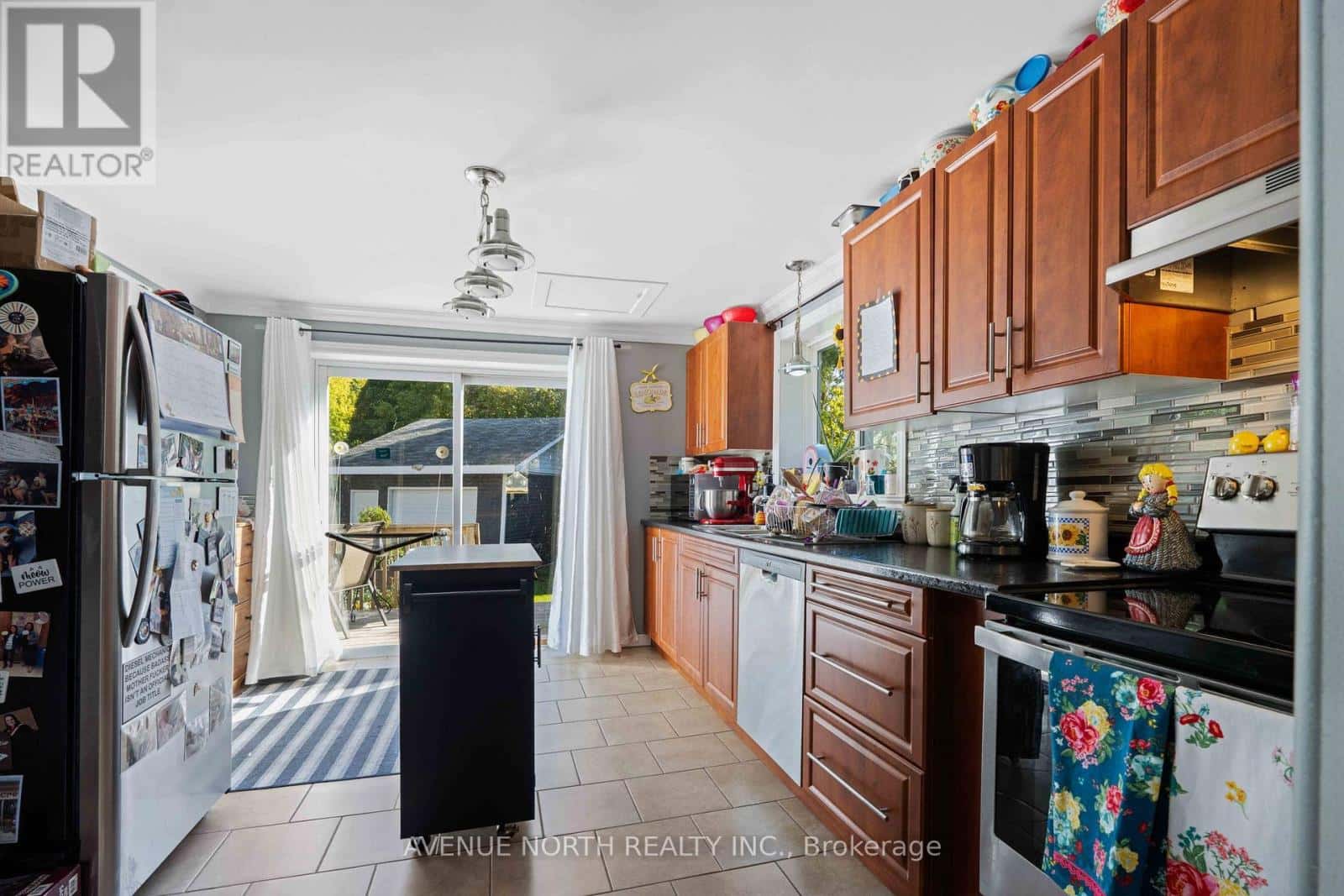 117 BEDFORD STREET — Cornwall, Ontario - Photo 4 of 32