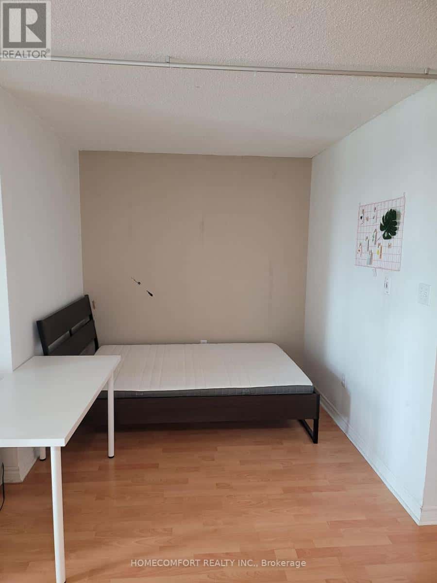 Toronto (Willowdale West) — Toronto (Willowdale West) - Photo 2 of 7