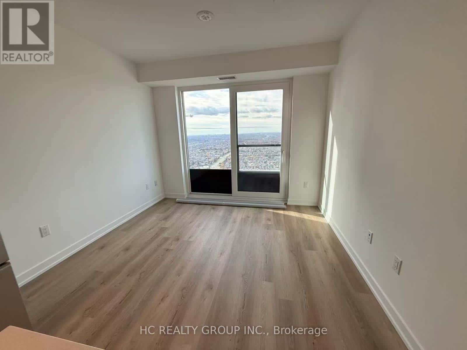 Mississauga (City Centre) — Mississauga (City Centre) - Photo 5 of 9