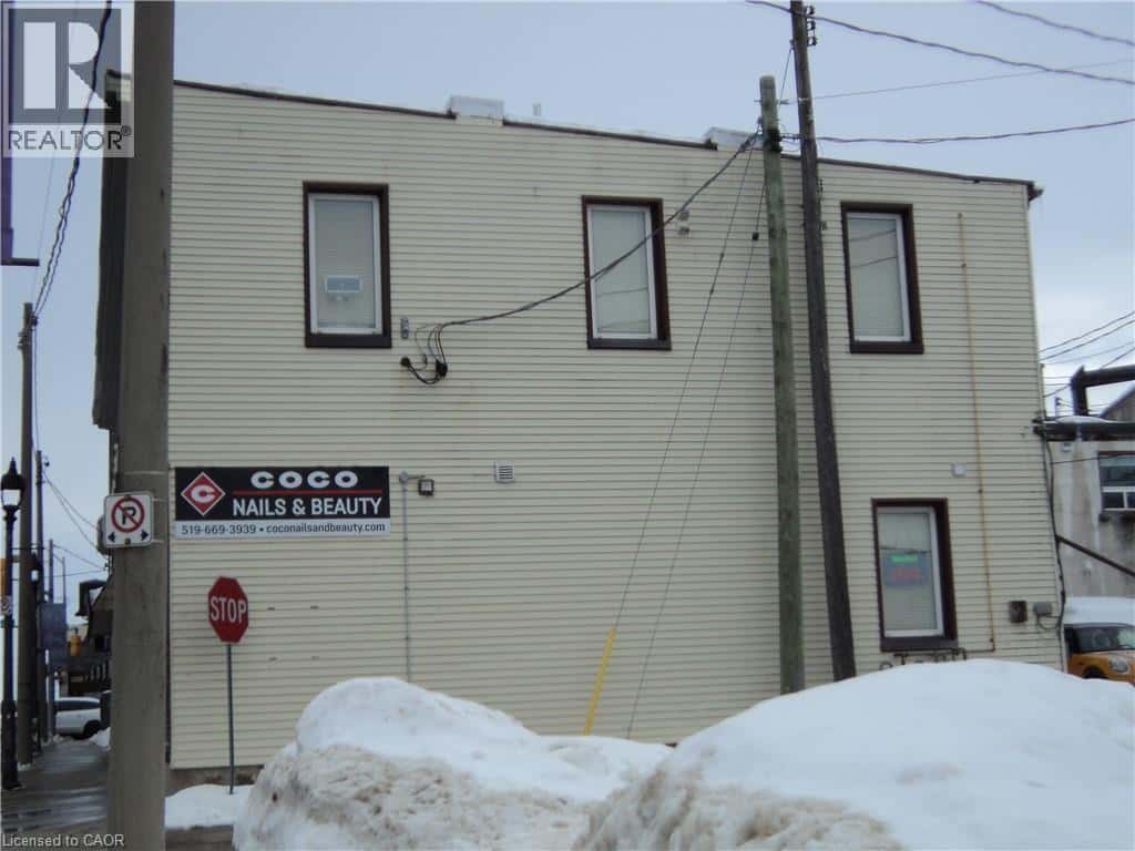 17 CHURCH Street W — Elmira, Ontario - Photo 3 of 6