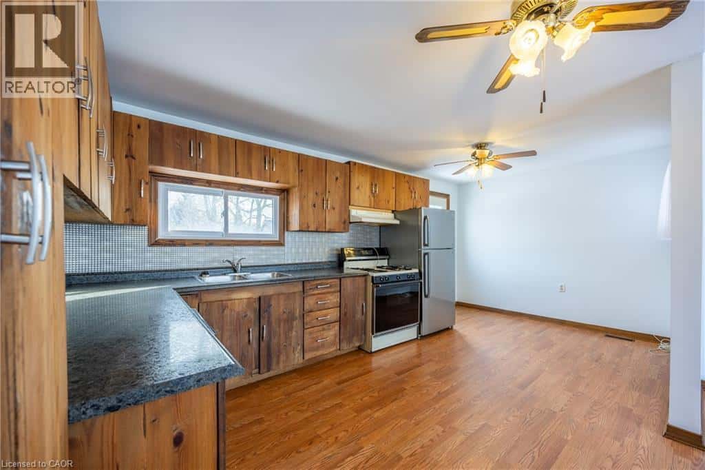 110 NELSON Street E — Port Dover, Ontario - Photo 4 of 26