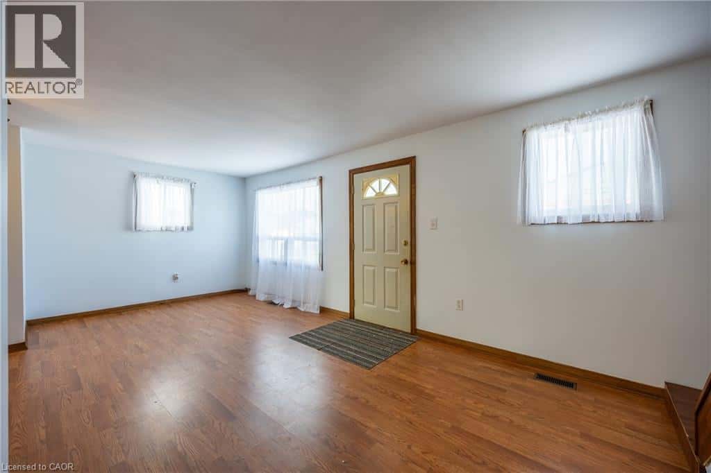 110 NELSON Street E — Port Dover, Ontario - Photo 2 of 26