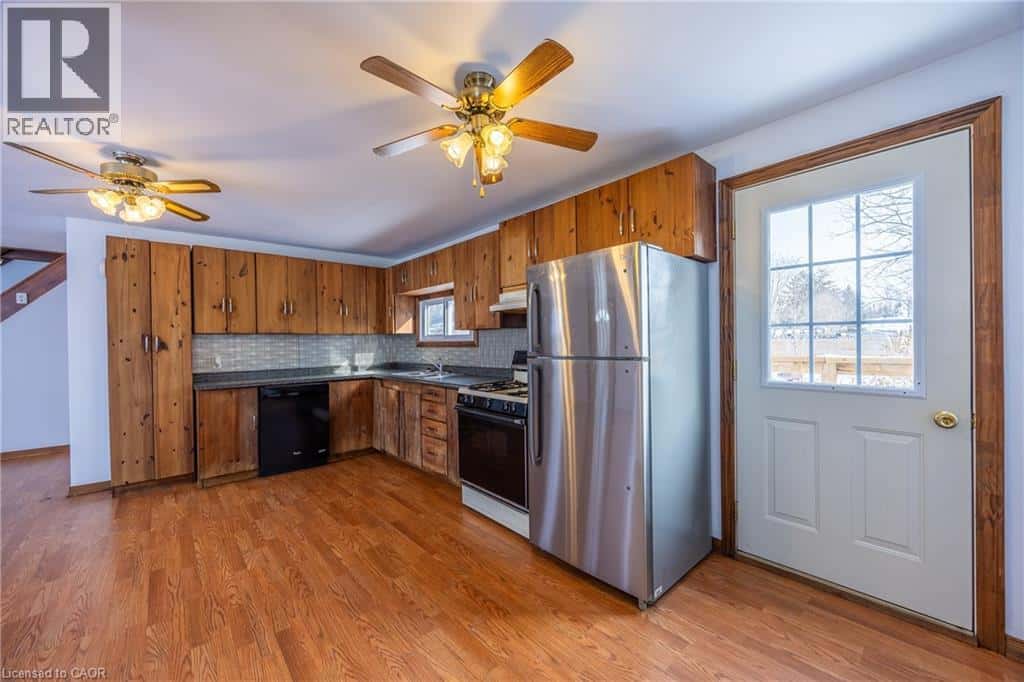 110 NELSON Street E — Port Dover, Ontario - Photo 5 of 26