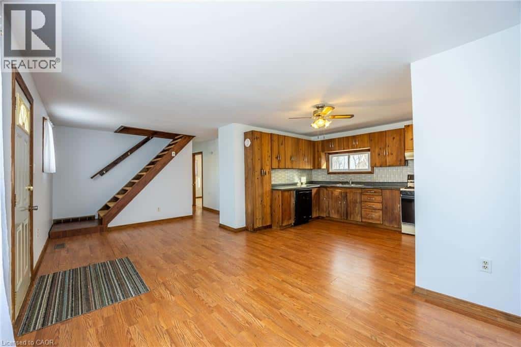 110 NELSON Street E — Port Dover, Ontario - Photo 3 of 26