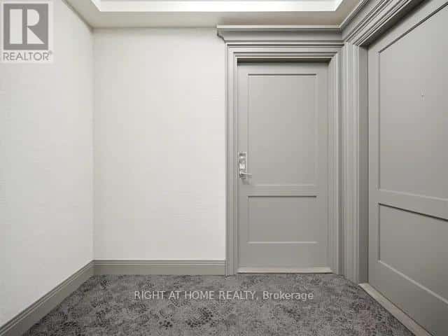 Mississauga (Fairview) — Mississauga (Fairview) - Photo 4 of 38