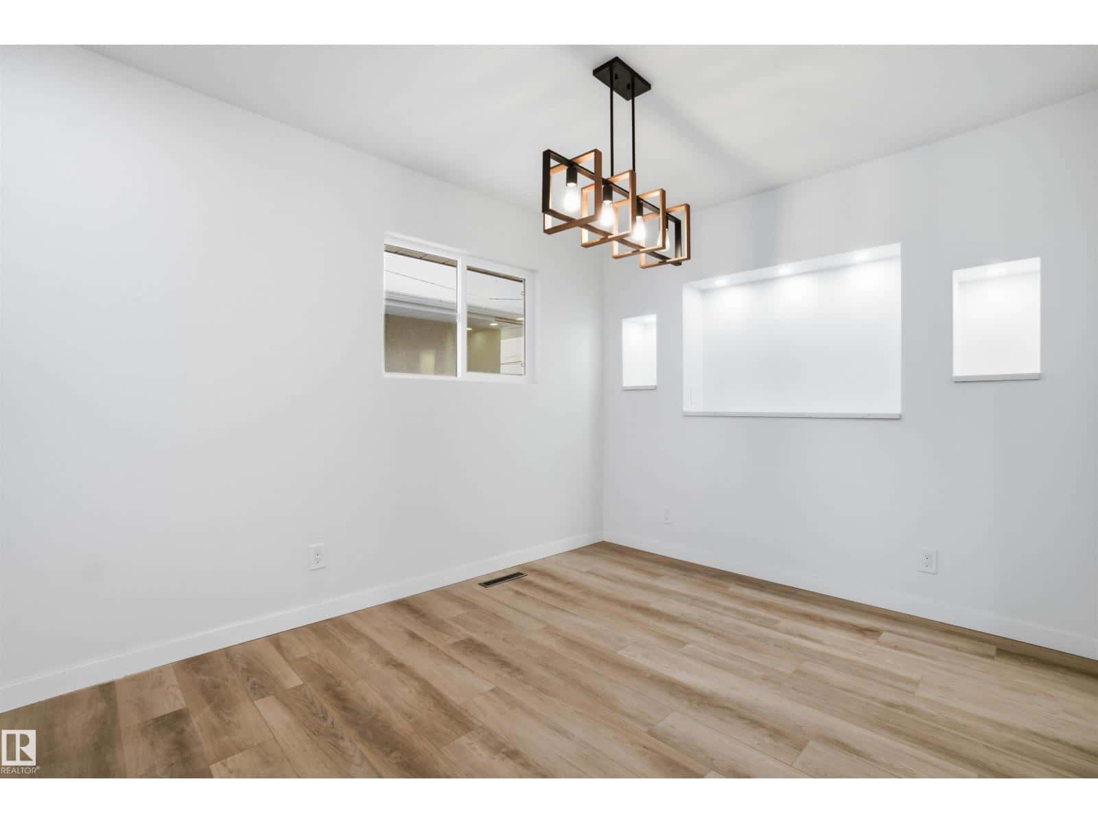 Edmonton — Edmonton - Photo 2 of 69