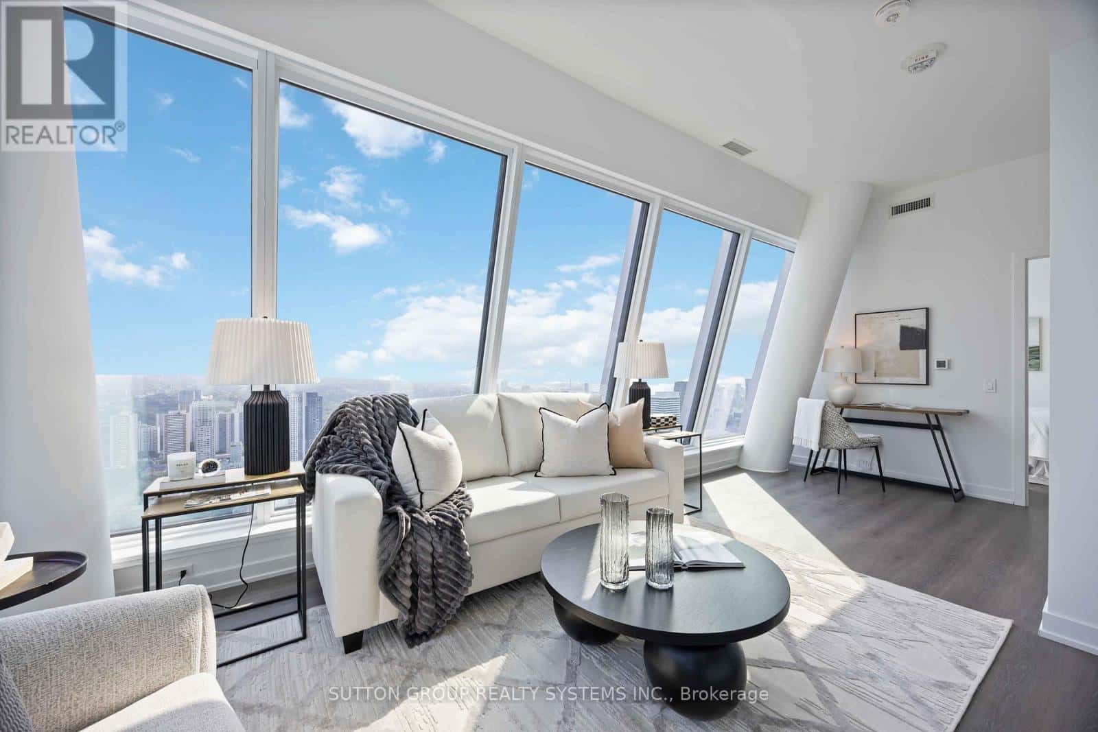 Toronto (Bay Street Corridor) — Toronto (Bay Street Corridor) - Photo 2 of 21