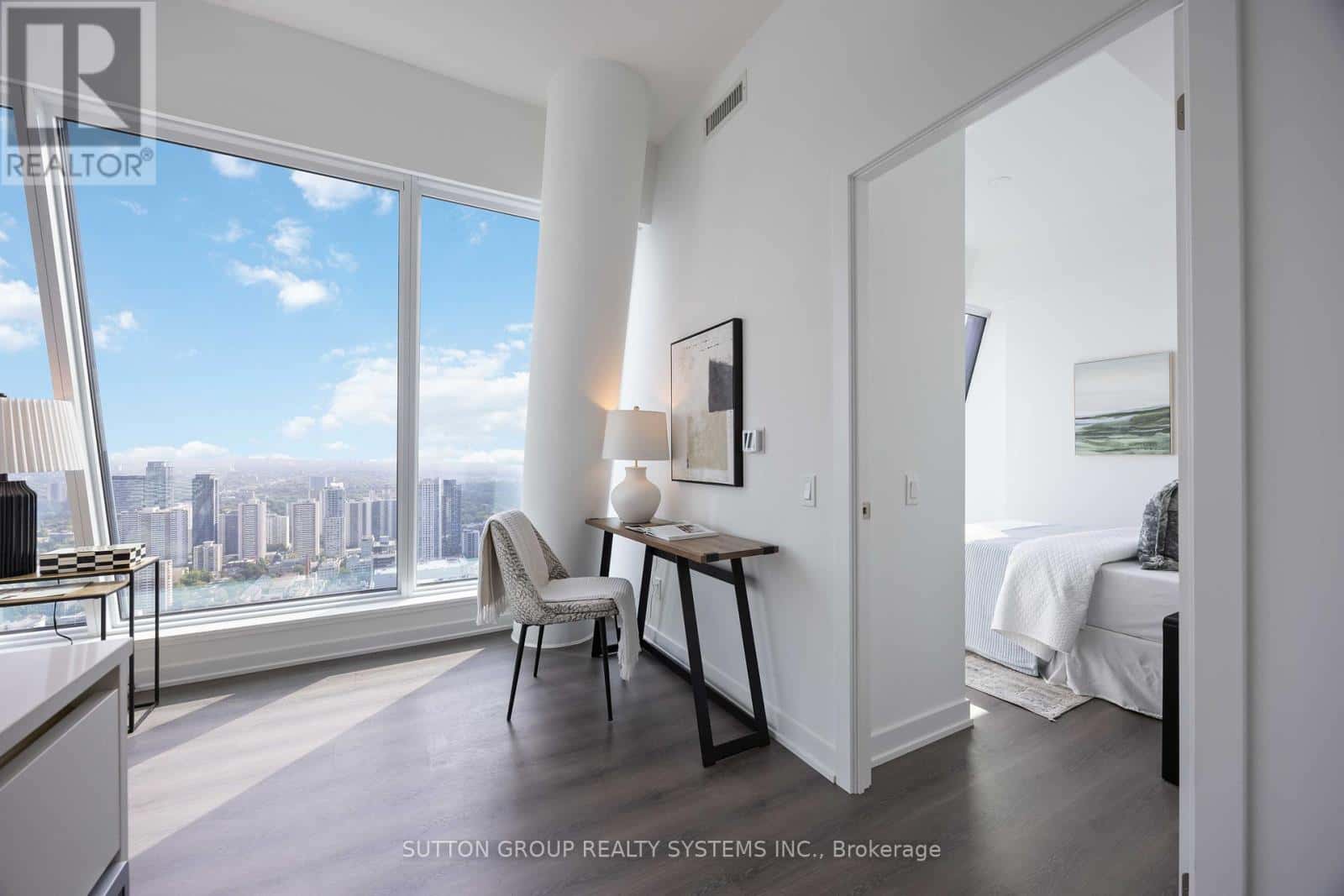 Toronto (Bay Street Corridor) — Toronto (Bay Street Corridor) - Photo 5 of 21