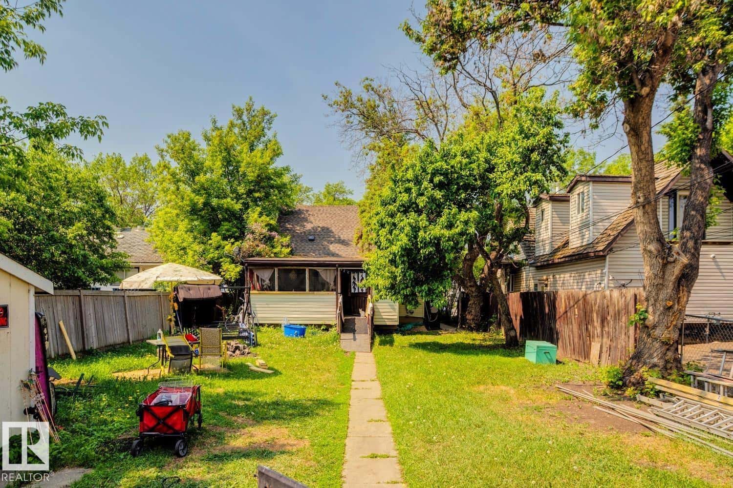 Edmonton — Edmonton - Photo 3 of 11