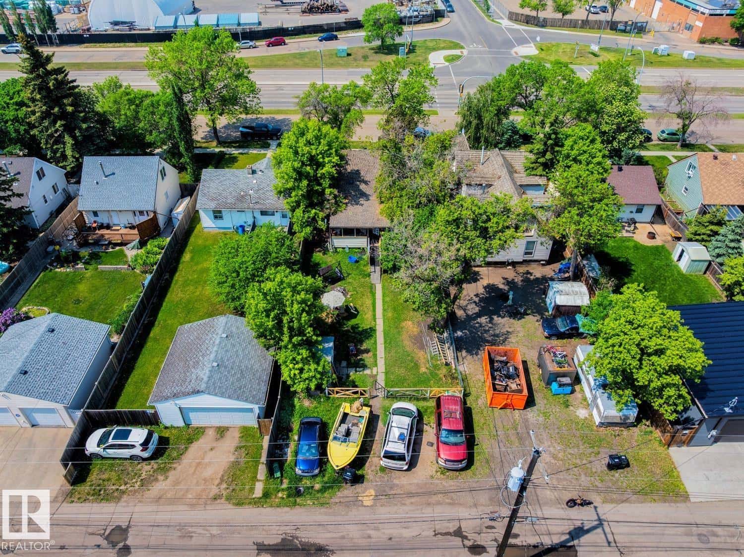 12219 107 ST NW — Edmonton, Alberta - Photo 5 of 11