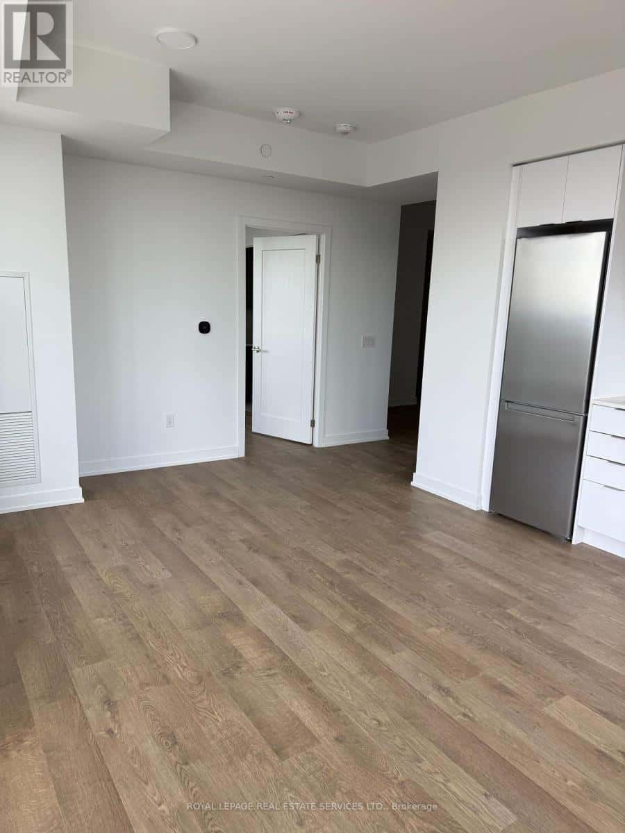 Mississauga (Hurontario) — Mississauga (Hurontario) - Photo 4 of 16