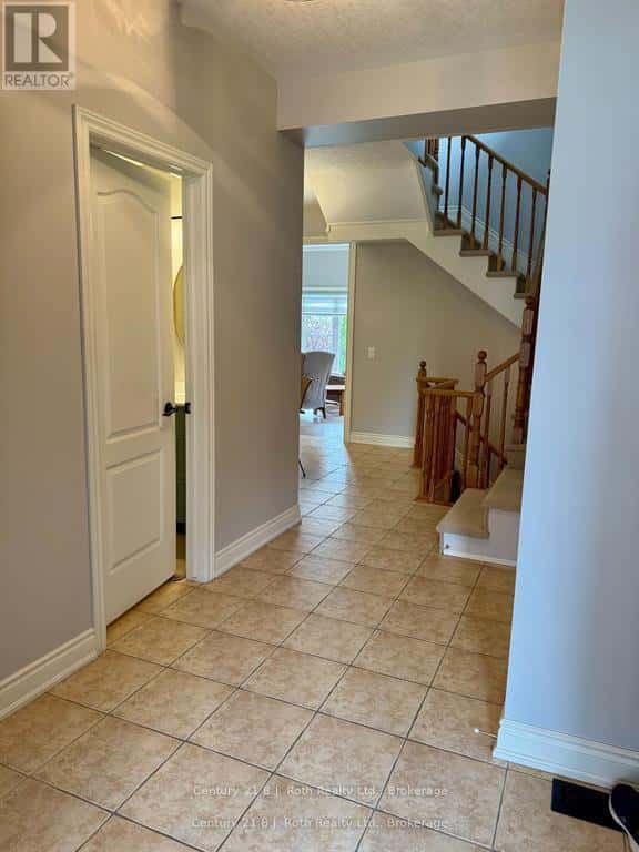 Orillia — Orillia - Photo 5 of 36