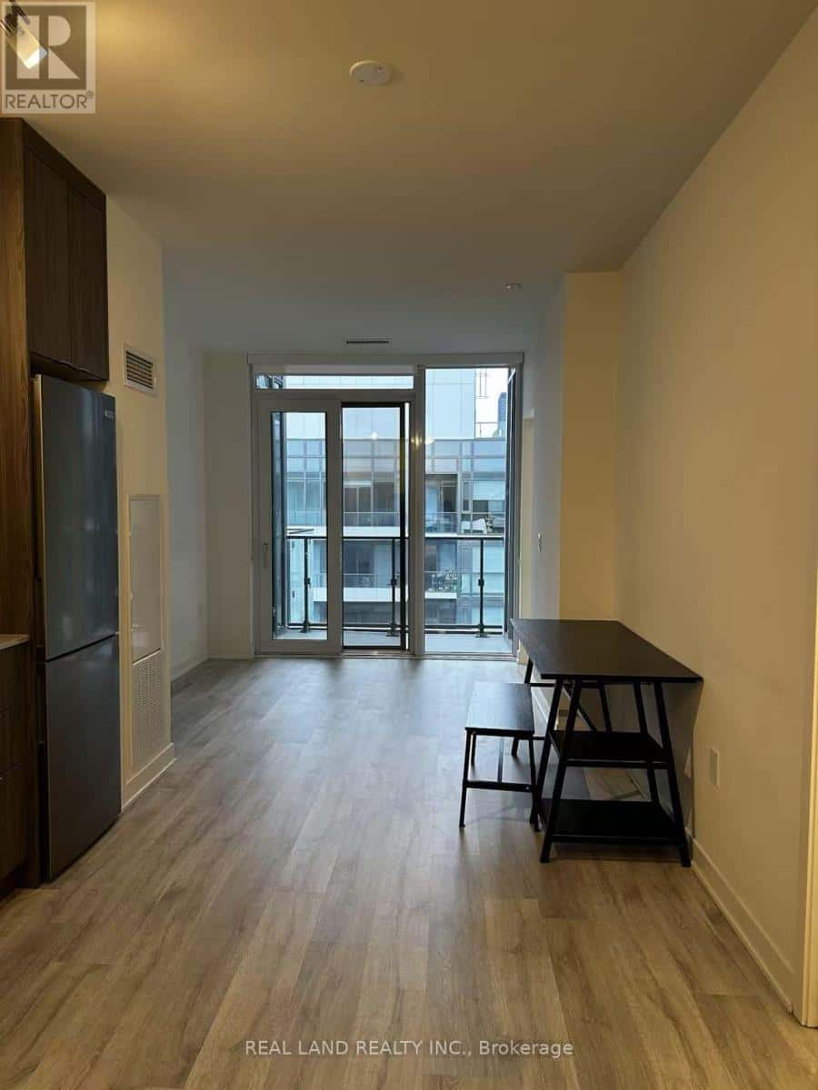 Toronto (Waterfront Communities) — Toronto (Waterfront Communities) - Photo 4 of 21