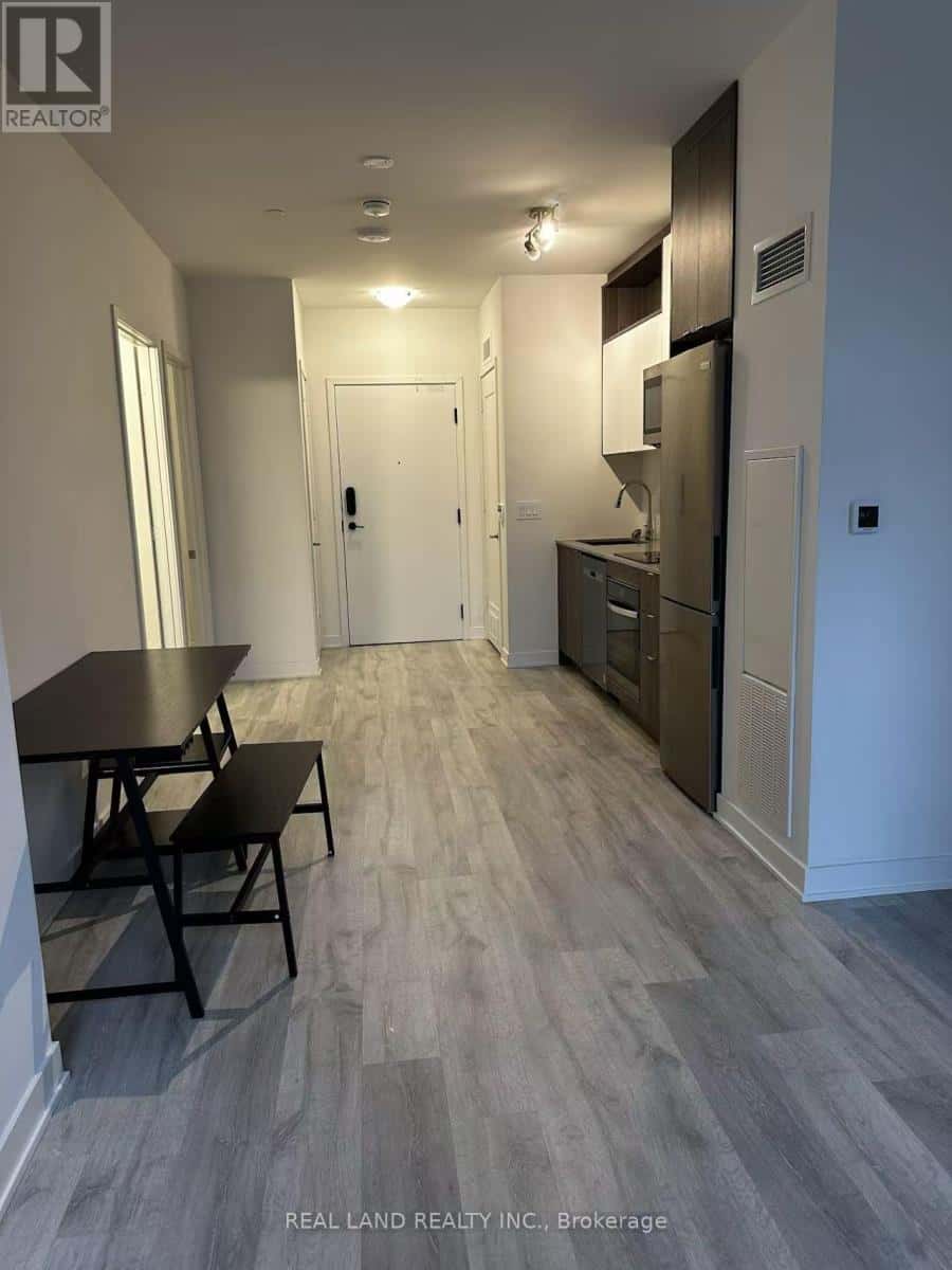 Toronto (Waterfront Communities) — Toronto (Waterfront Communities) - Photo 5 of 21