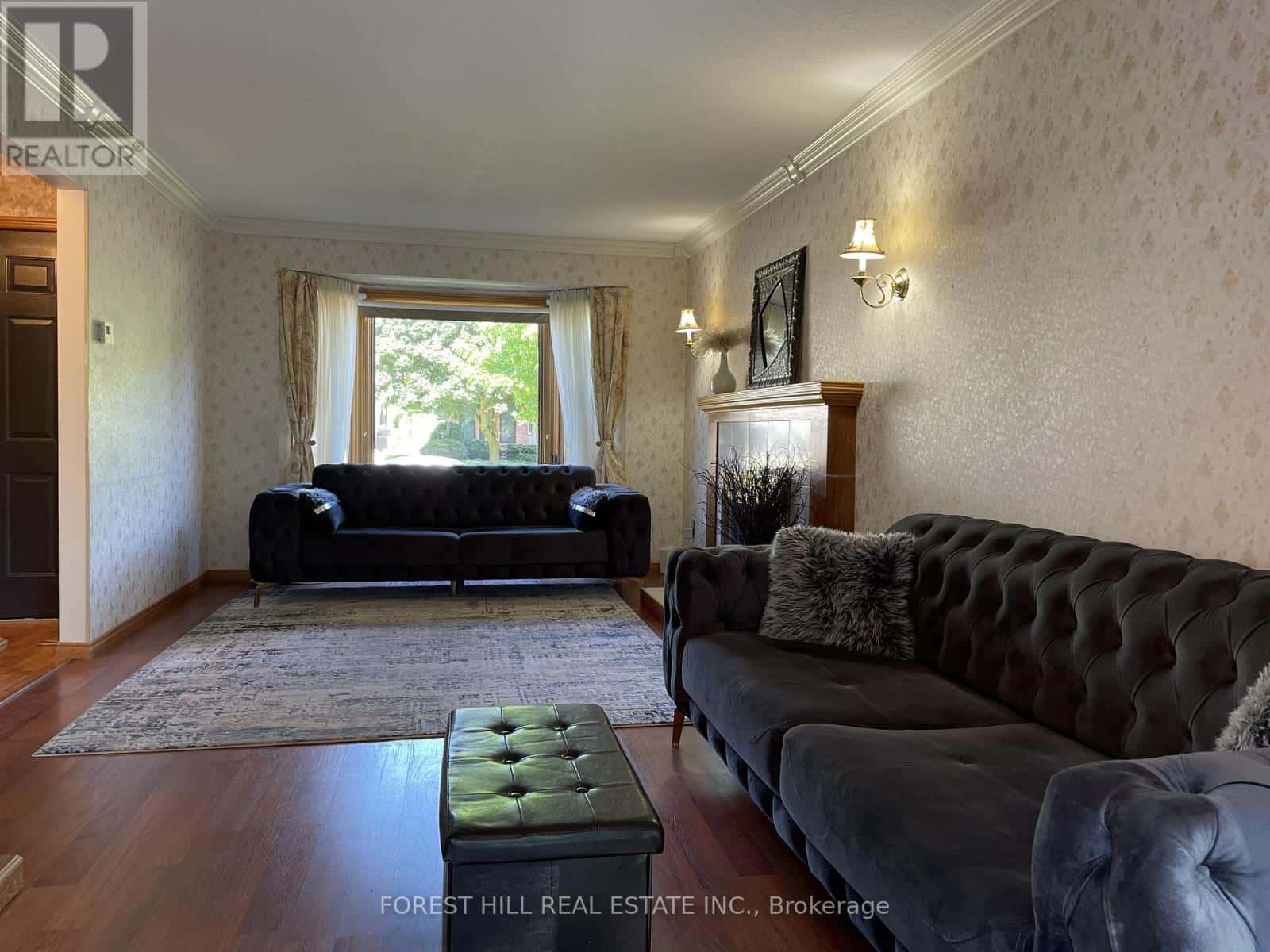 London South (South Q) — London South (South Q) - Photo 5 of 21