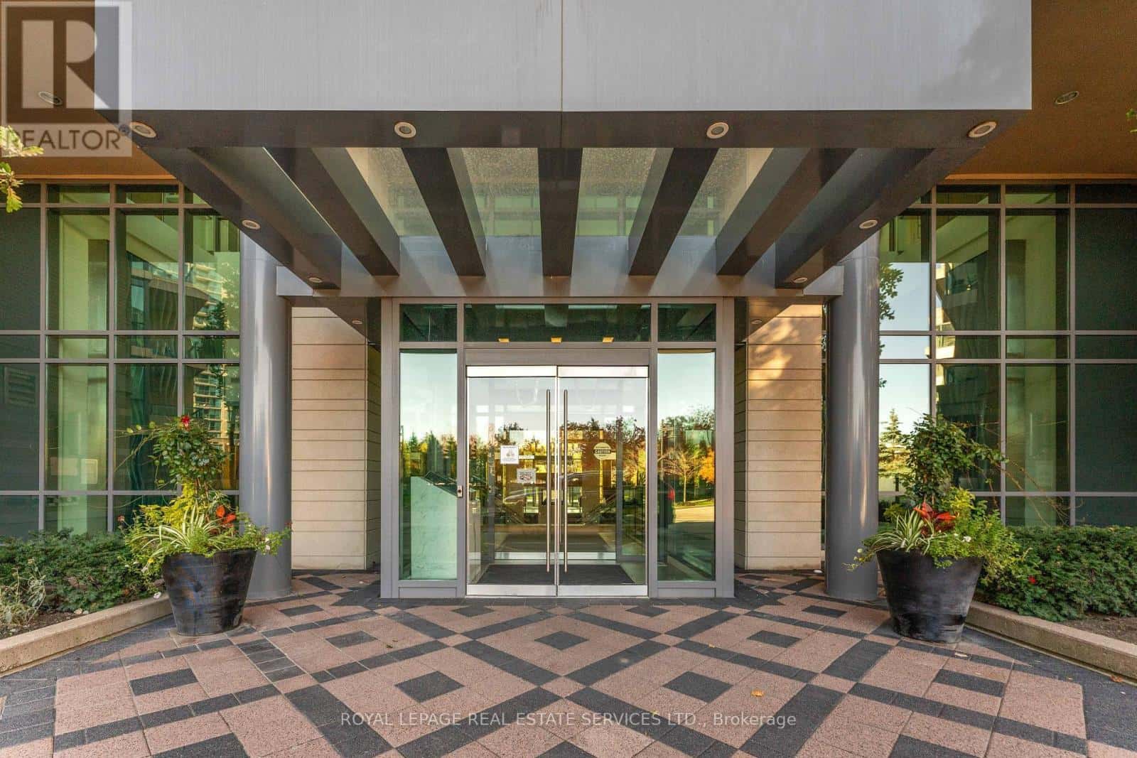 Toronto (Islington-City Centre West) — Toronto (Islington-City Centre West) - Photo 3 of 49