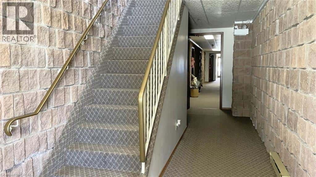 470 ELIZABETH Street E — Listowel, Ontario - Photo 4 of 21