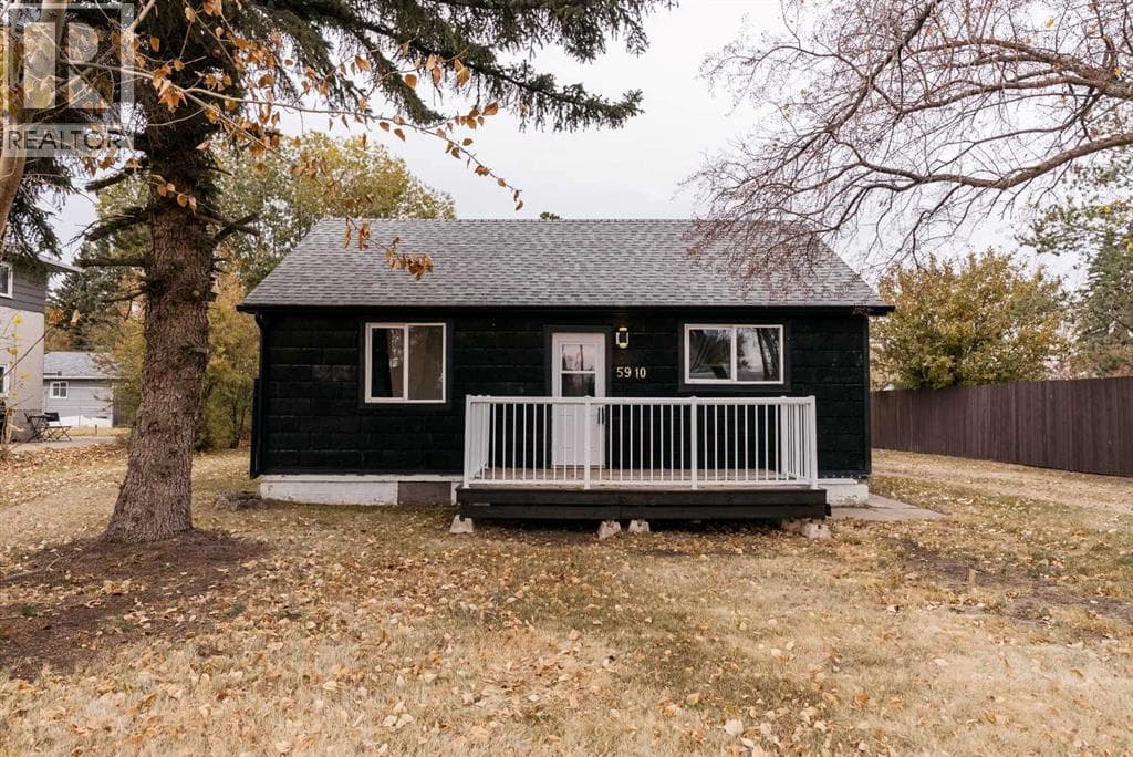 5910 50 Avenue — Stettler, Alberta - Main photo