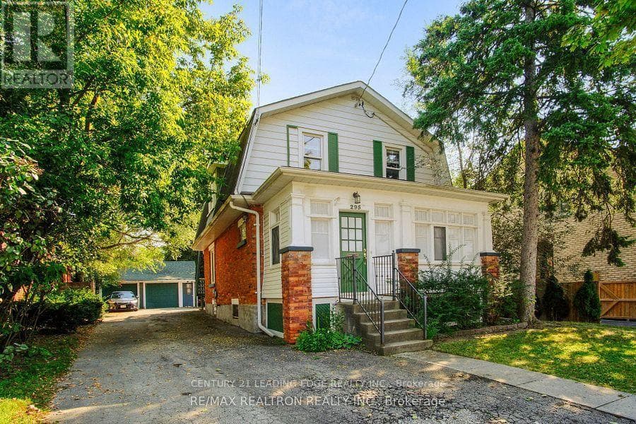 Markham (Old Markham Village) — Markham (Old Markham Village) - Main photo