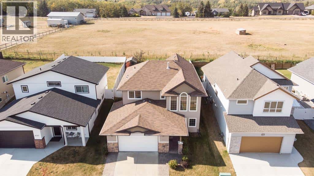 Innisfail — Innisfail - Photo 3 of 48