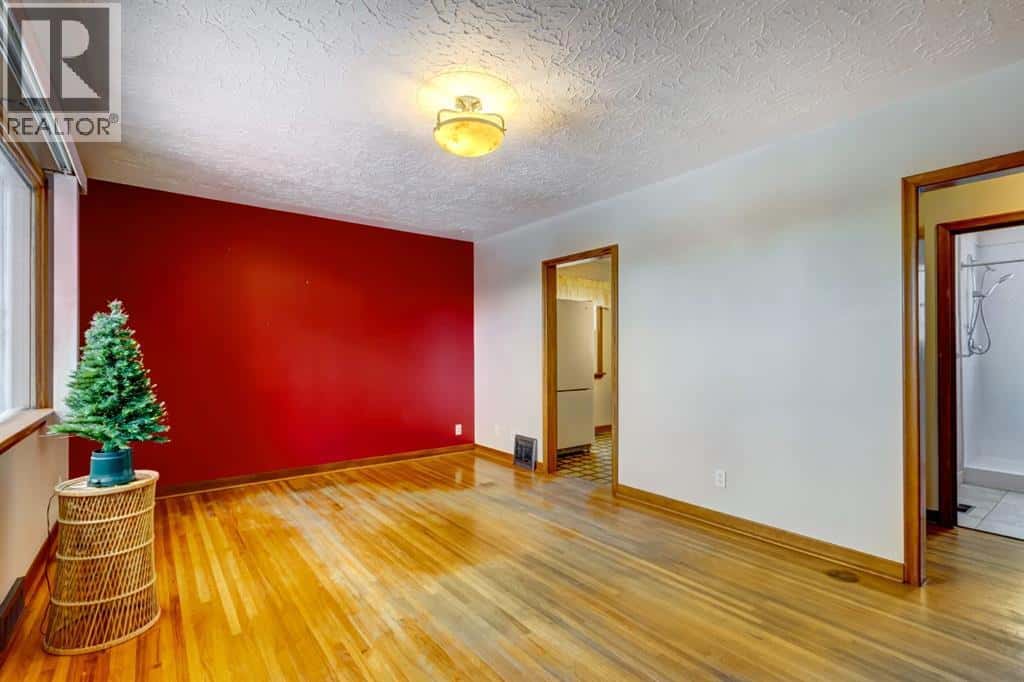 Calgary — Calgary - Photo 5 of 32