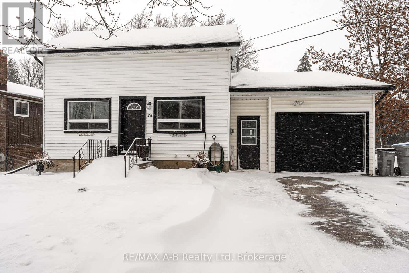 West Perth (Mitchell) — West Perth (Mitchell) - Photo 2 of 46