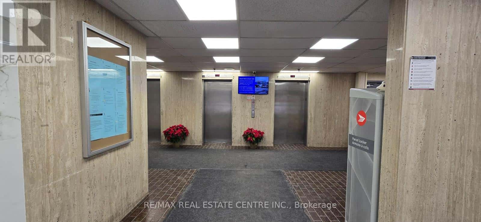 Toronto (Victoria Village) — Toronto (Victoria Village) - Photo 2 of 30