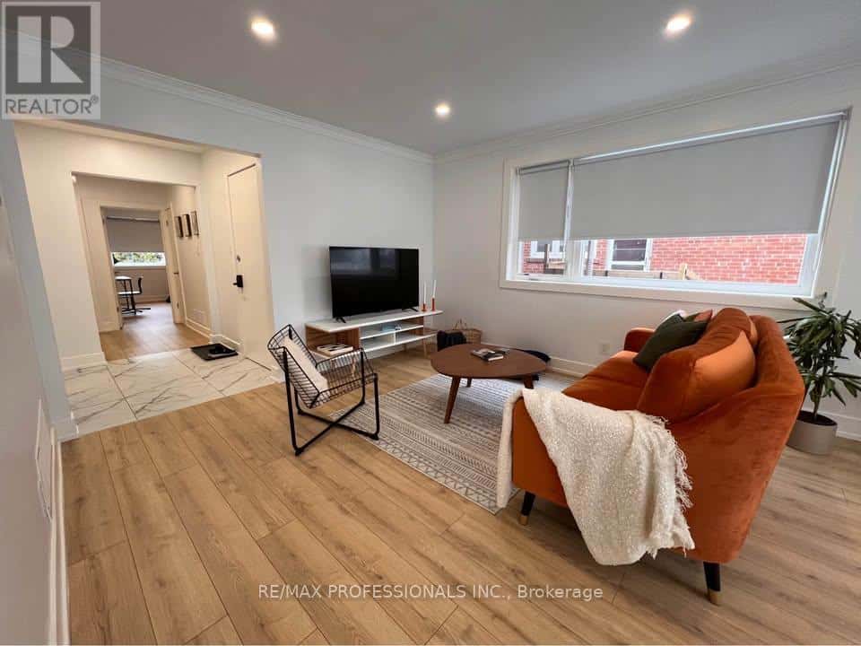 Toronto (Kingsview Village-The Westway) — Toronto (Kingsview Village-The Westway) - Photo 2 of 9