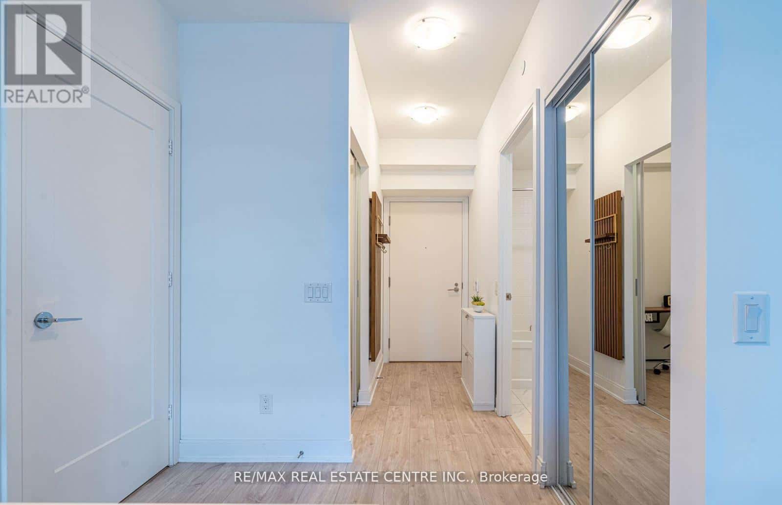 Toronto (Mimico) — Toronto (Mimico) - Photo 5 of 29