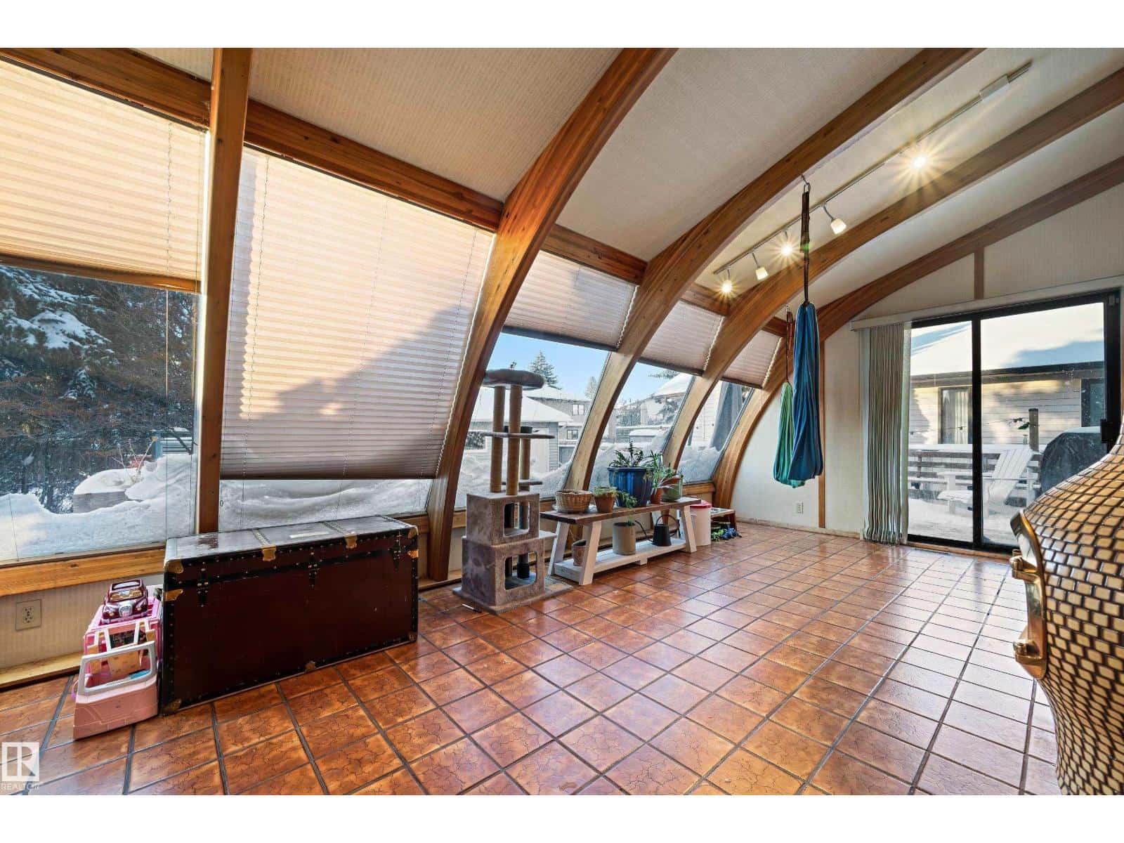 Edmonton — Edmonton - Photo 3 of 48