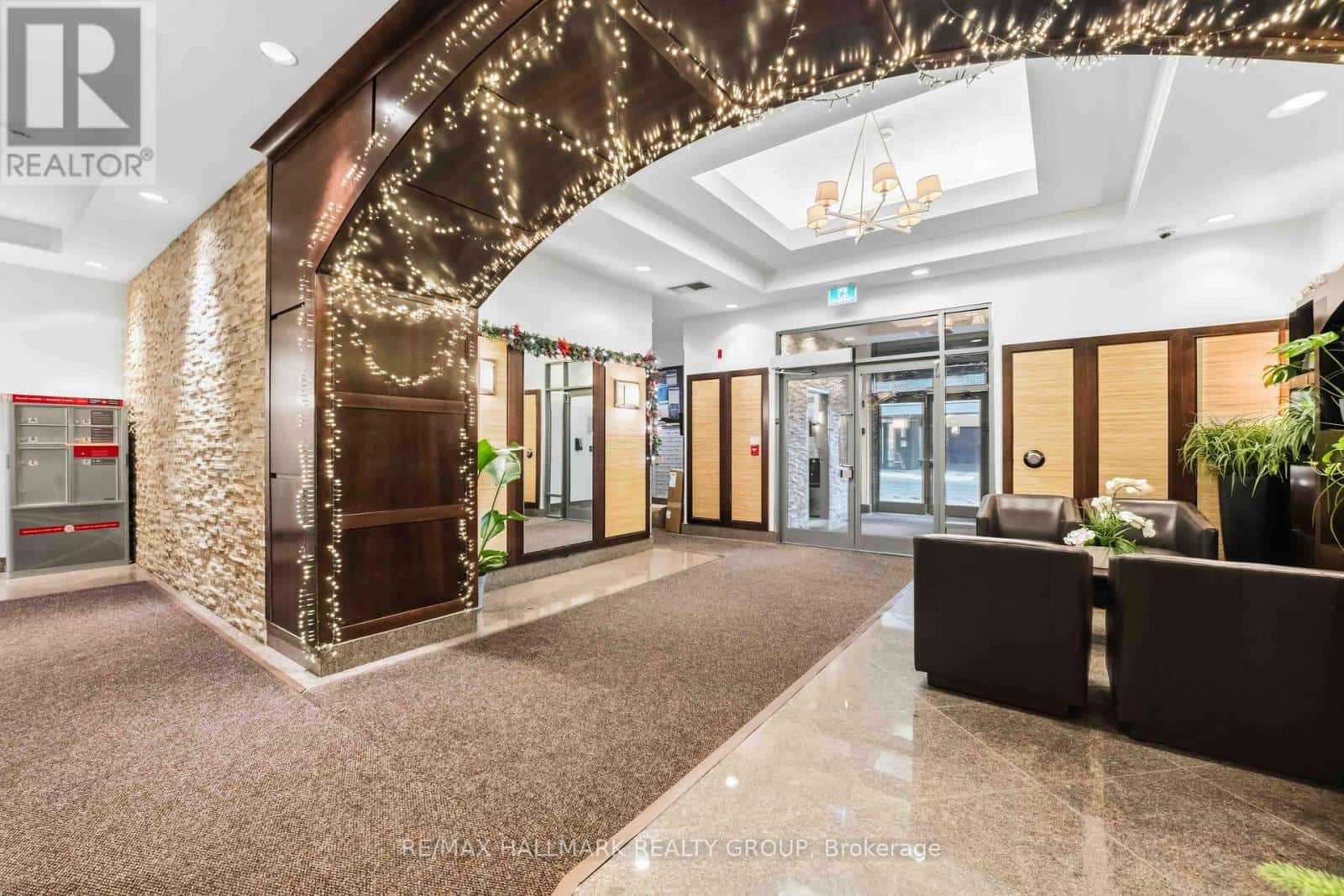 Ottawa — Ottawa - Photo 2 of 27