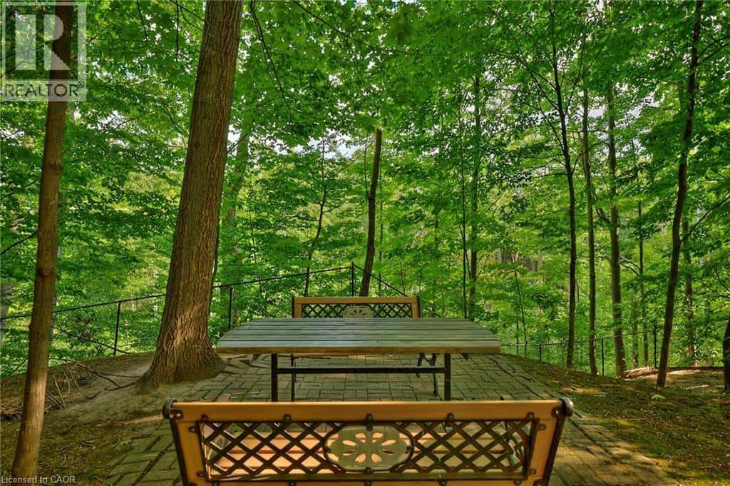 Oakville — Oakville - Photo 5 of 41