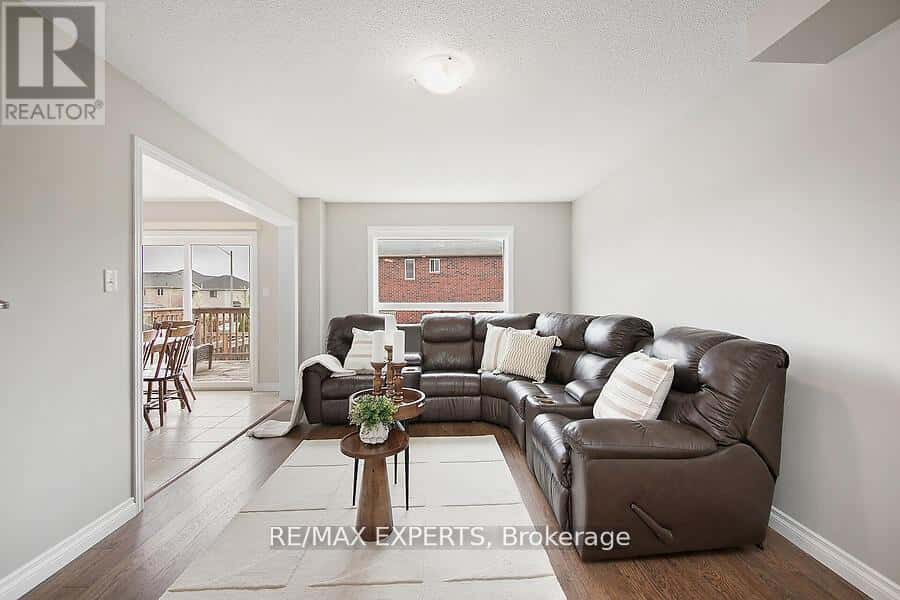 Innisfil (Alcona) — Innisfil (Alcona) - Photo 3 of 27